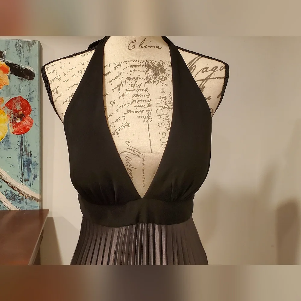 XSCAPE Women's Halter Neck,Open Back, Pleated Black /Silver Maxi Dress Size 8. - Picture 6 of 12